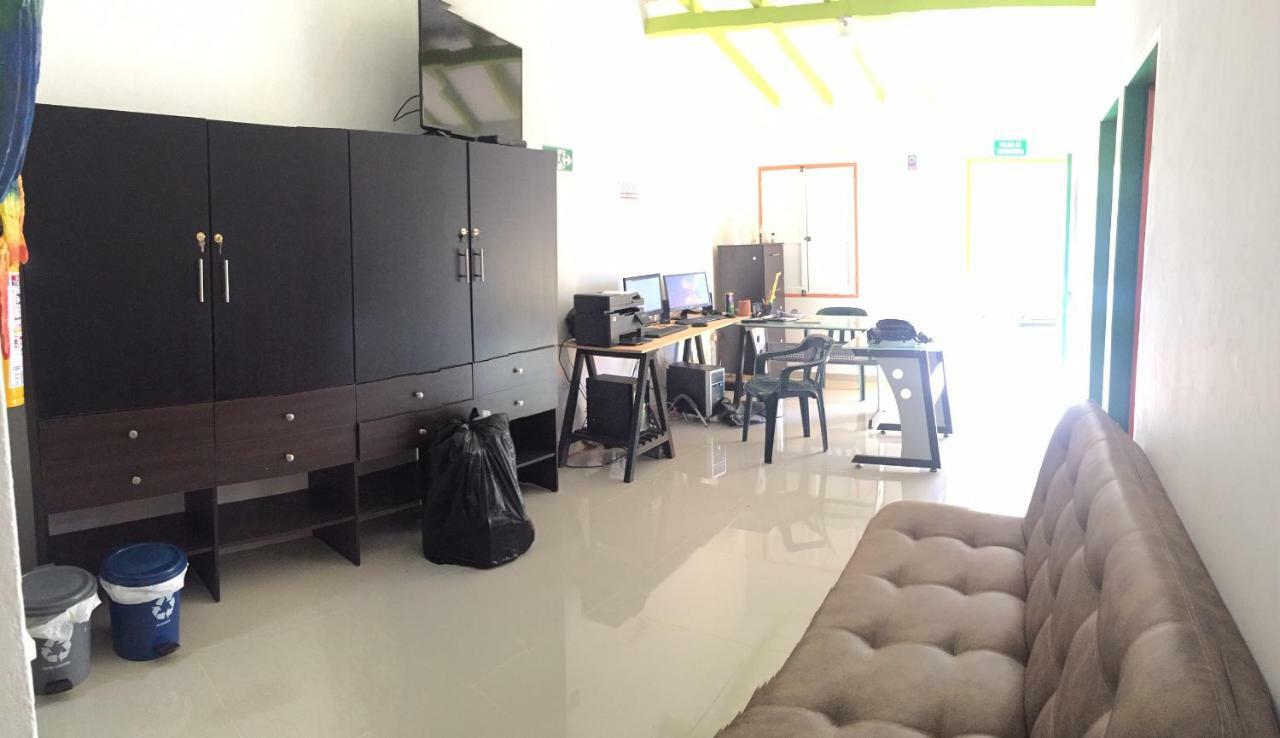 Casa Hostal Las Palmeras กัวตาเป ภายนอก รูปภาพ