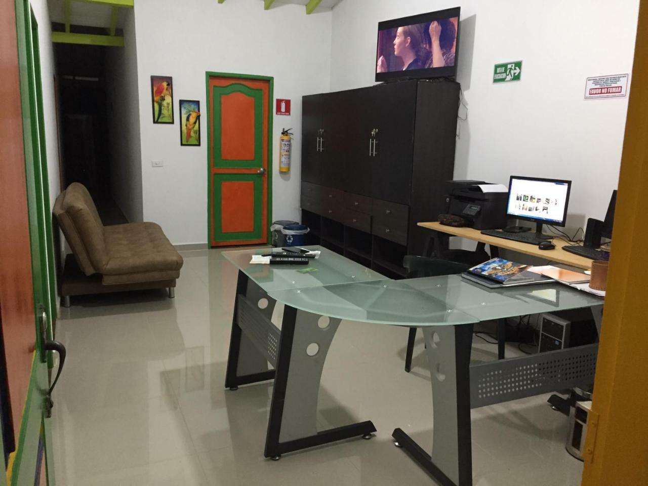 Casa Hostal Las Palmeras กัวตาเป ภายนอก รูปภาพ