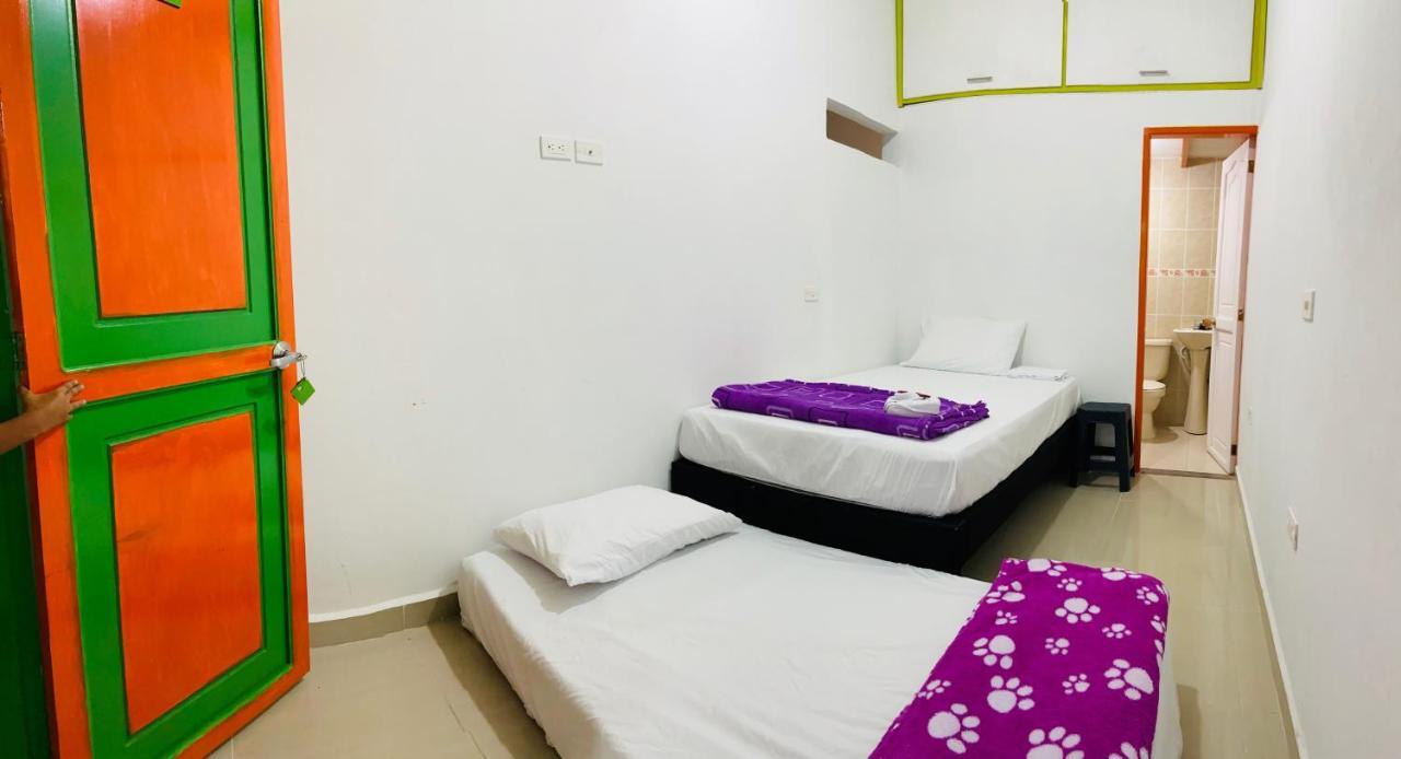 Casa Hostal Las Palmeras กัวตาเป ภายนอก รูปภาพ