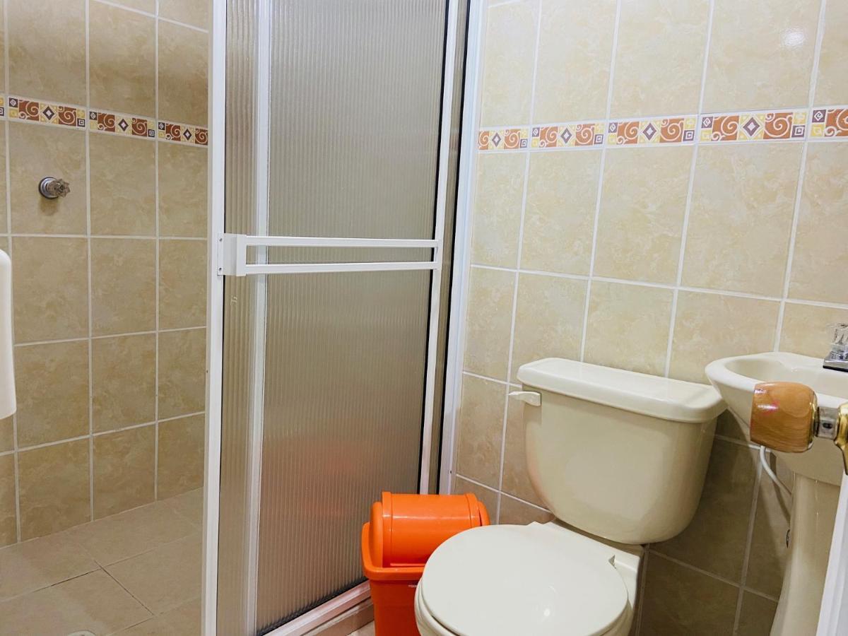 Casa Hostal Las Palmeras กัวตาเป ภายนอก รูปภาพ