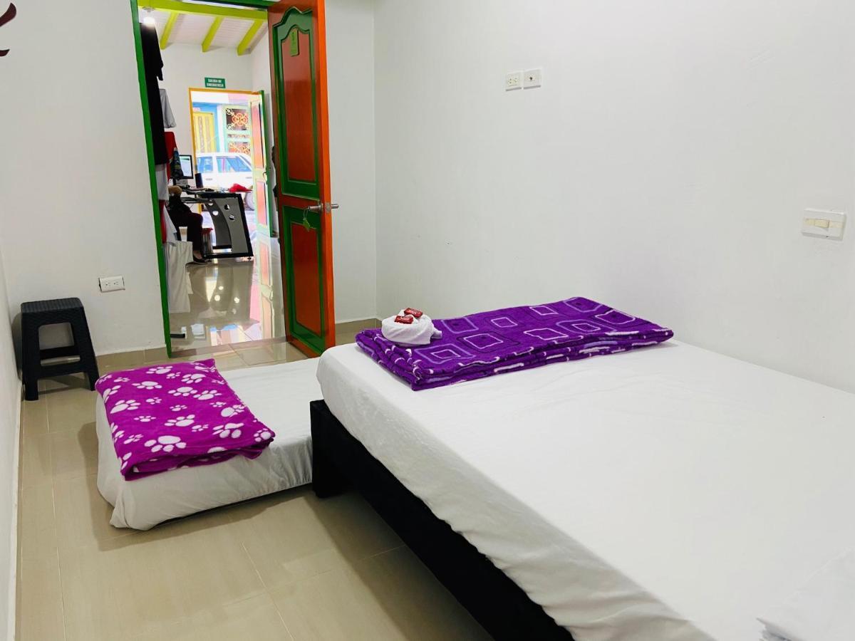 Casa Hostal Las Palmeras กัวตาเป ภายนอก รูปภาพ
