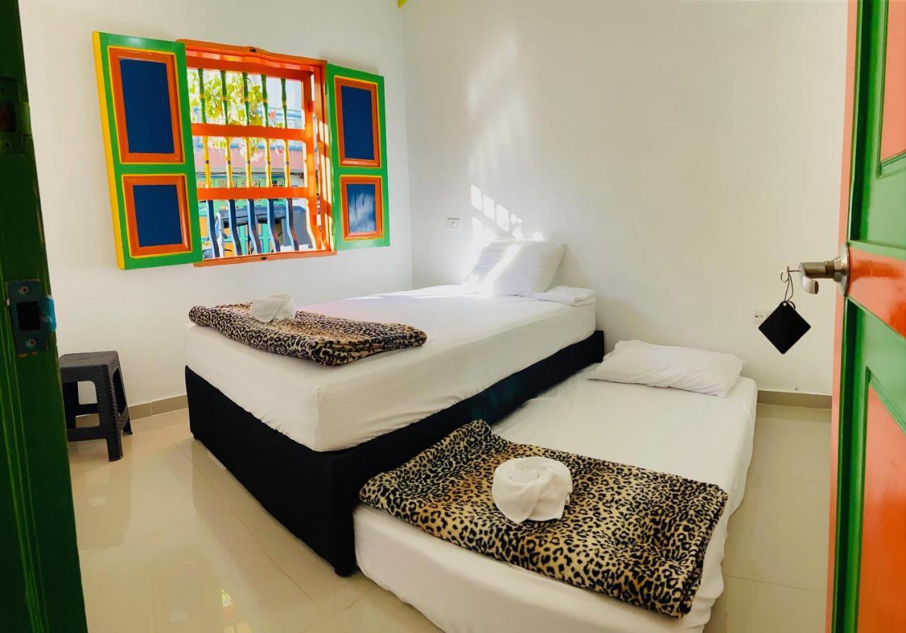 Casa Hostal Las Palmeras กัวตาเป ภายนอก รูปภาพ