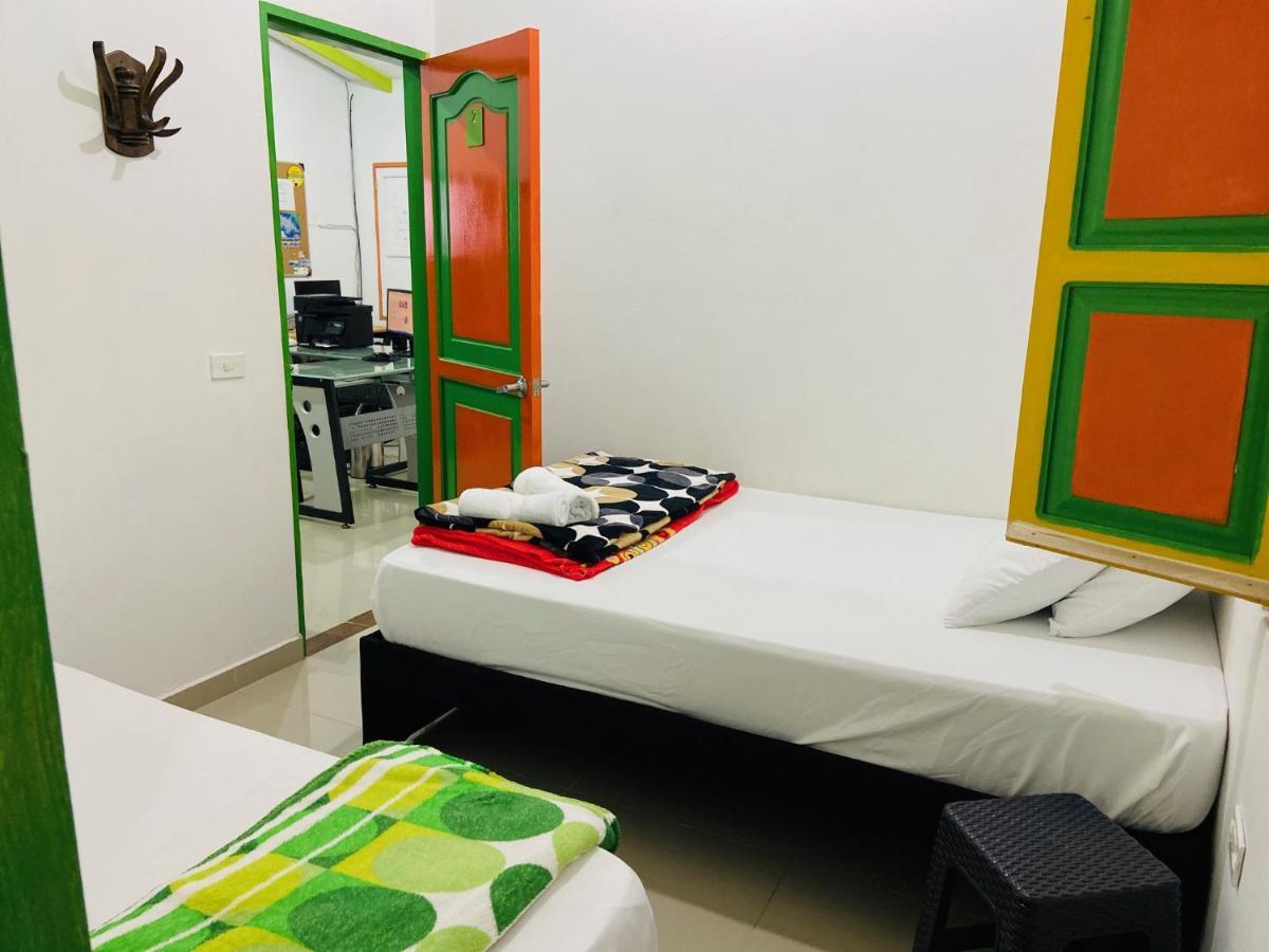 Casa Hostal Las Palmeras กัวตาเป ภายนอก รูปภาพ
