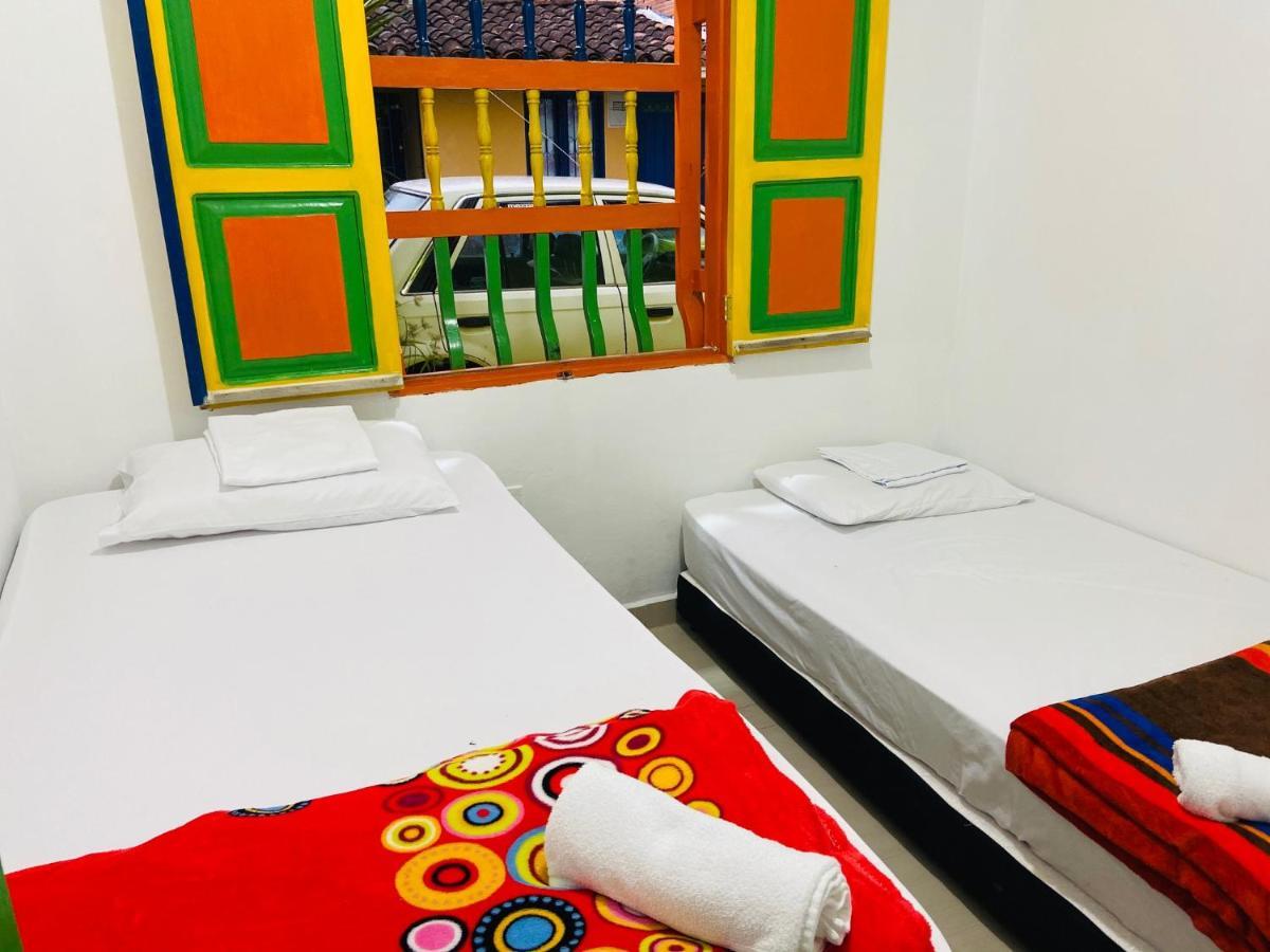 Casa Hostal Las Palmeras กัวตาเป ภายนอก รูปภาพ