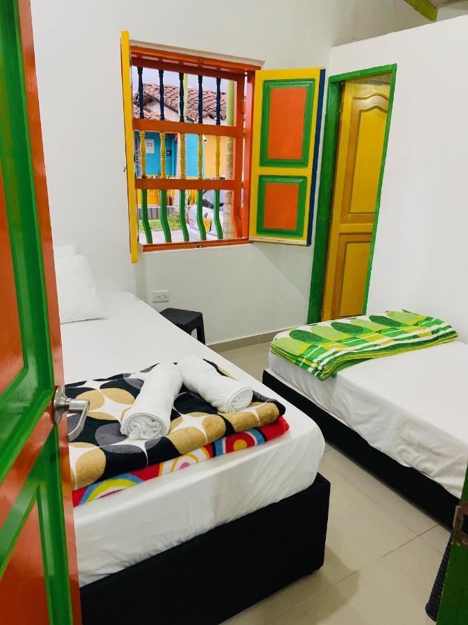 Casa Hostal Las Palmeras กัวตาเป ภายนอก รูปภาพ
