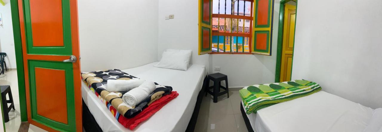 Casa Hostal Las Palmeras กัวตาเป ภายนอก รูปภาพ