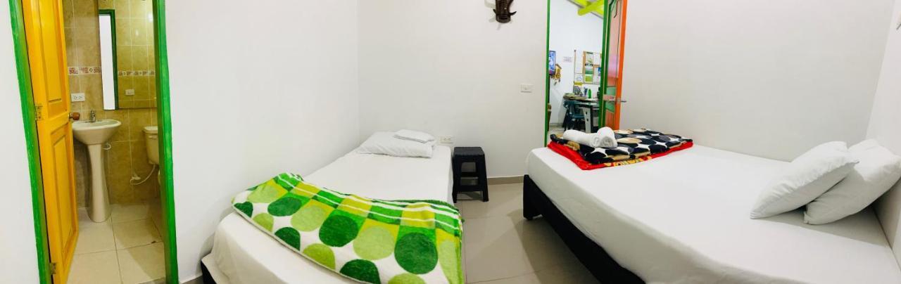Casa Hostal Las Palmeras กัวตาเป ภายนอก รูปภาพ