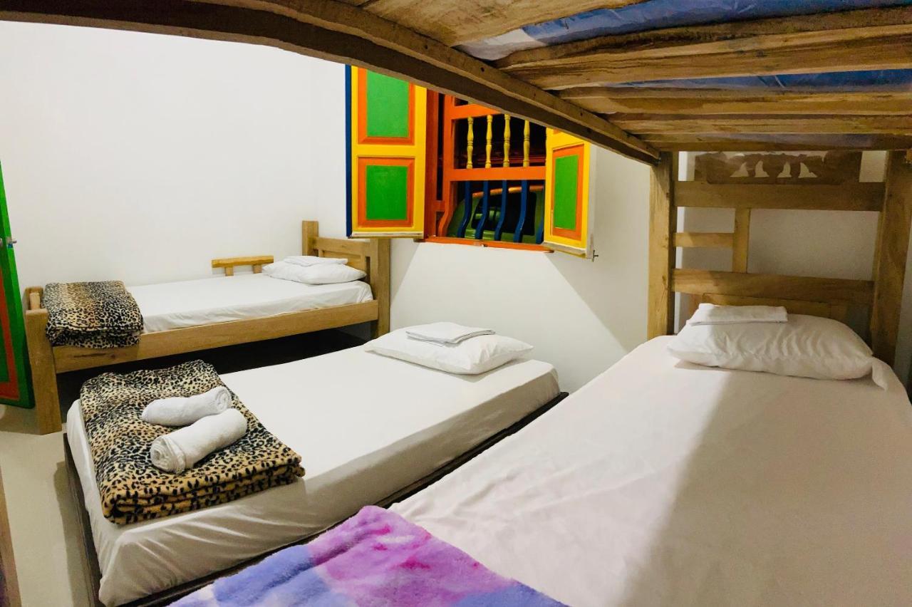 Casa Hostal Las Palmeras กัวตาเป ภายนอก รูปภาพ