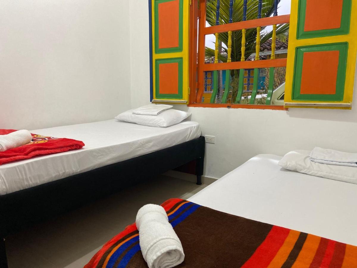 Casa Hostal Las Palmeras กัวตาเป ภายนอก รูปภาพ