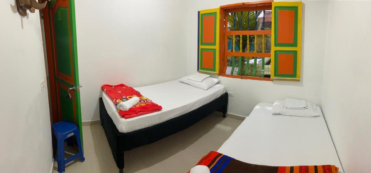 Casa Hostal Las Palmeras กัวตาเป ภายนอก รูปภาพ