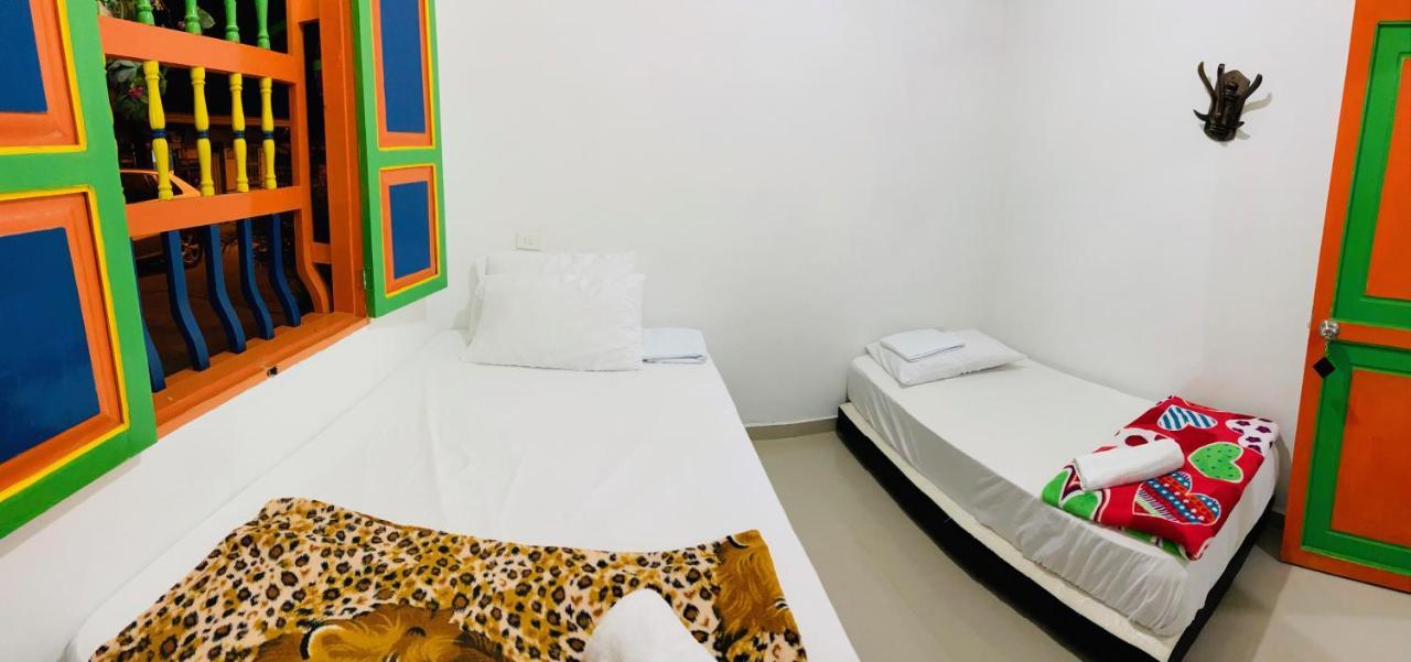 Casa Hostal Las Palmeras กัวตาเป ภายนอก รูปภาพ